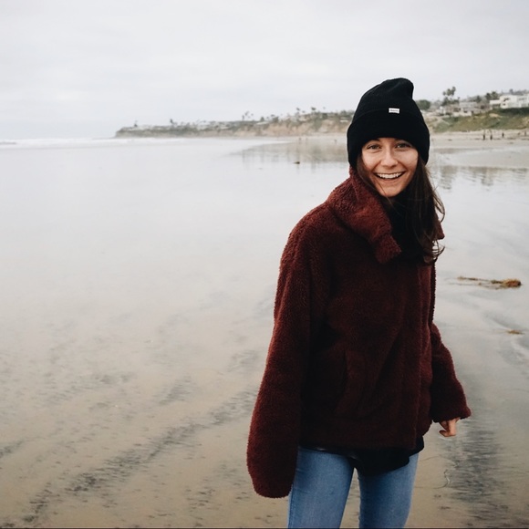 Meet your Posher, Kylie - Picture 2 of 2